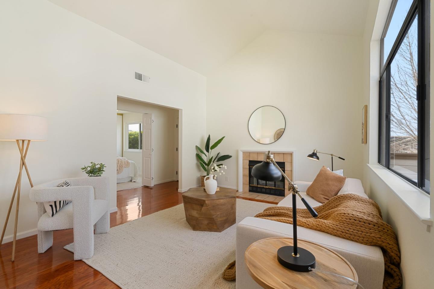 Detail Gallery Image 9 of 35 For 1399 Meadow Ridge Cir, San Jose,  CA 95131 - 3 Beds | 2 Baths