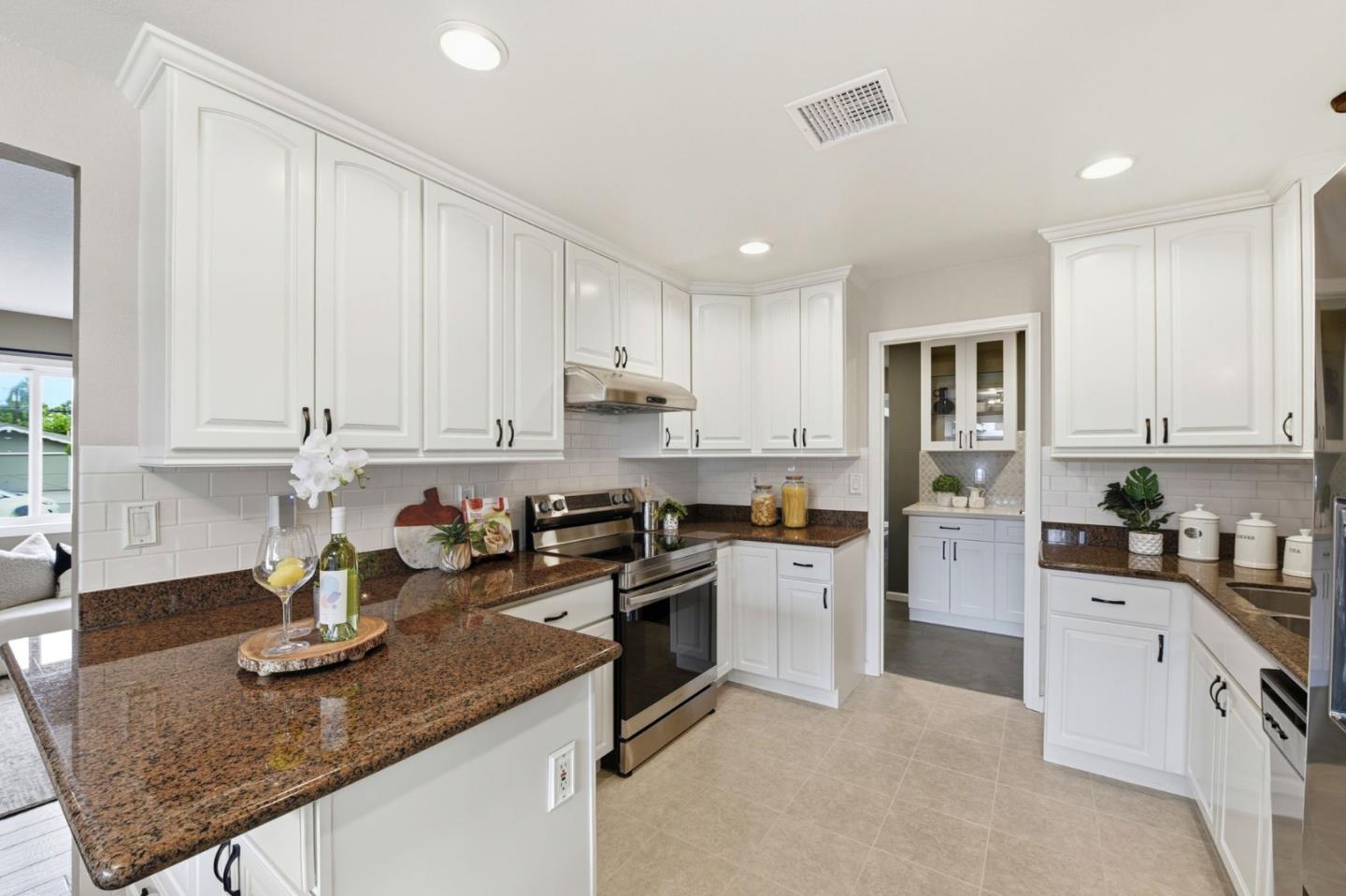 Detail Gallery Image 11 of 44 For 2982 Rosemary Ln, San Jose,  CA 95128 - 3 Beds | 2 Baths