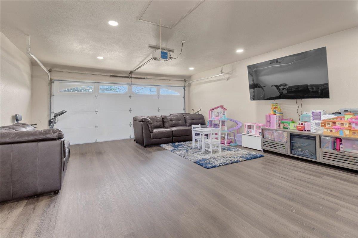 Detail Gallery Image 29 of 39 For 1043 Heather Dr, Salinas,  CA 93906 - 3 Beds | 2 Baths