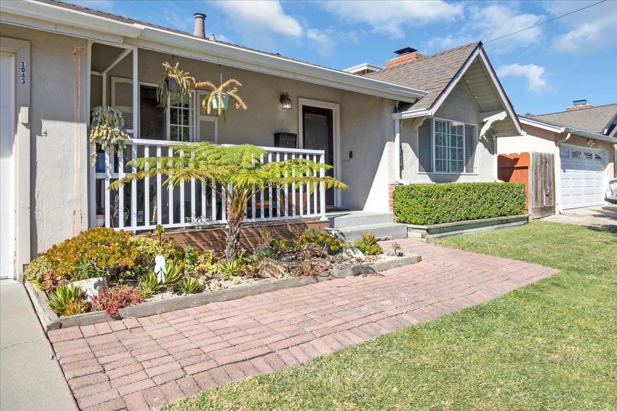 Detail Gallery Image 4 of 39 For 1043 Heather Dr, Salinas,  CA 93906 - 3 Beds | 2 Baths