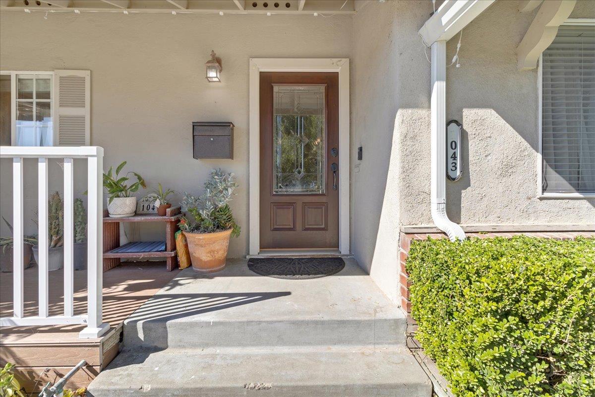 Detail Gallery Image 5 of 39 For 1043 Heather Dr, Salinas,  CA 93906 - 3 Beds | 2 Baths