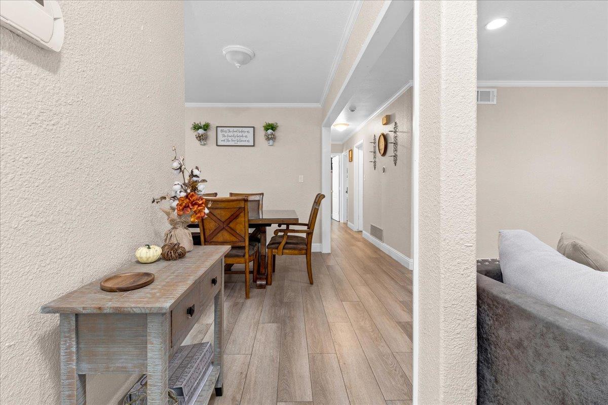 Detail Gallery Image 6 of 39 For 1043 Heather Dr, Salinas,  CA 93906 - 3 Beds | 2 Baths