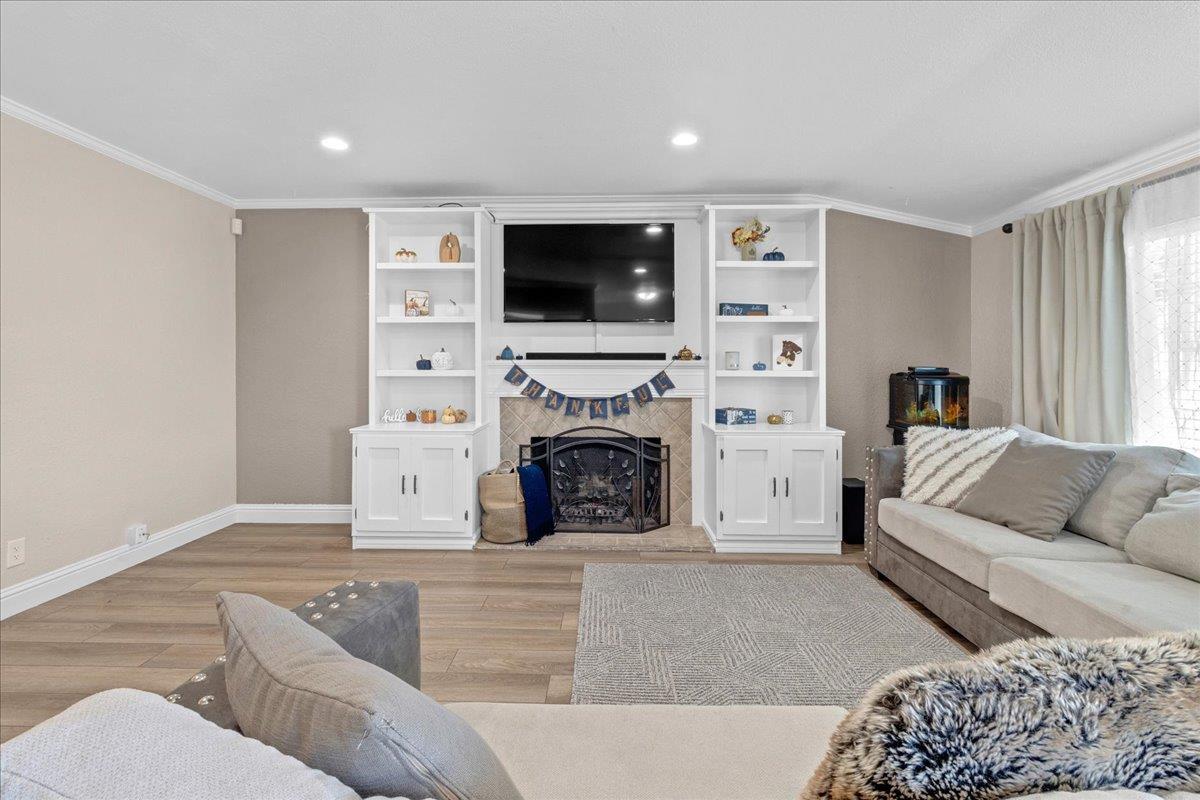 Detail Gallery Image 7 of 39 For 1043 Heather Dr, Salinas,  CA 93906 - 3 Beds | 2 Baths
