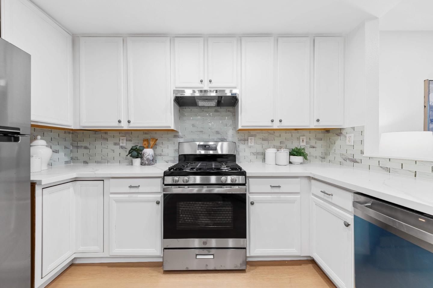 Detail Gallery Image 10 of 28 For 605 Arcadia Ter #106,  Sunnyvale,  CA 94085 - 2 Beds | 2 Baths