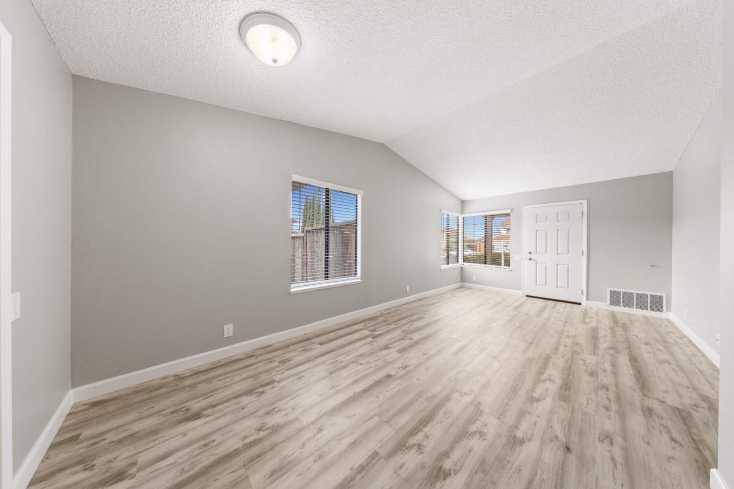 Detail Gallery Image 11 of 30 For 2886 Damico Dr, San Jose,  CA 95148 - 3 Beds | 2 Baths