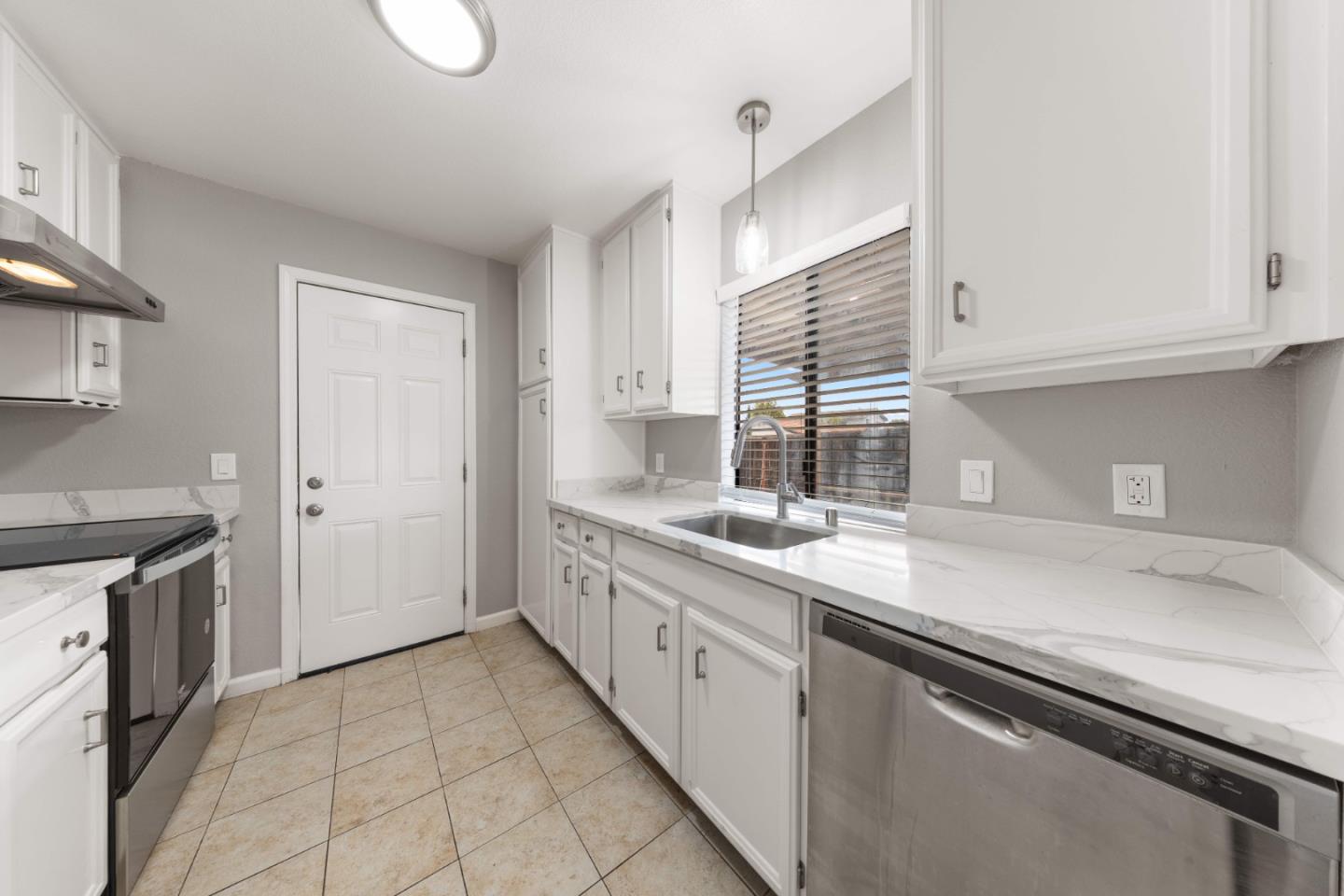 Detail Gallery Image 12 of 30 For 2886 Damico Dr, San Jose,  CA 95148 - 3 Beds | 2 Baths