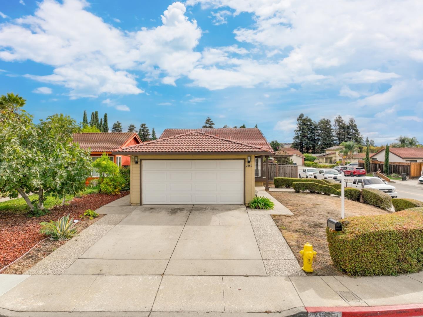 Detail Gallery Image 2 of 30 For 2886 Damico Dr, San Jose,  CA 95148 - 3 Beds | 2 Baths