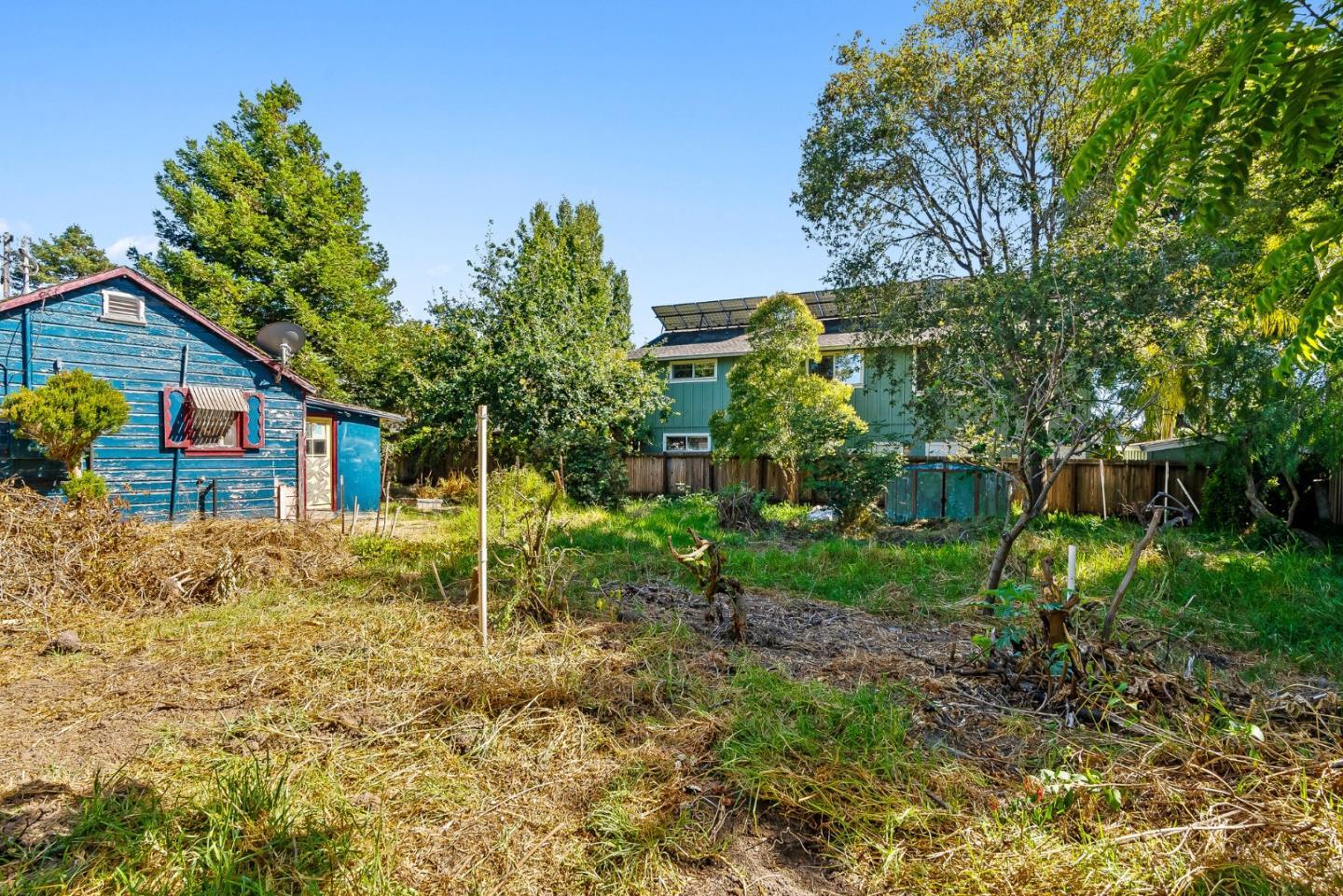 Detail Gallery Image 4 of 32 For 1430 Merrill St, Santa Cruz,  CA 95062 - 3 Beds | 3 Baths