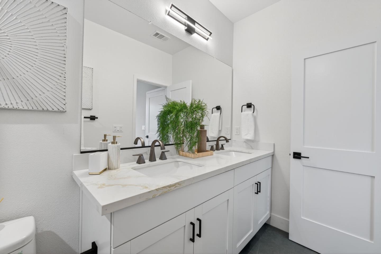 Detail Gallery Image 26 of 44 For 224 Carroll St #4,  Sunnyvale,  CA 94086 - 3 Beds | 2/1 Baths