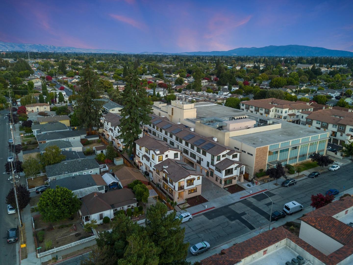 Detail Gallery Image 3 of 44 For 224 Carroll St #4,  Sunnyvale,  CA 94086 - 3 Beds | 2/1 Baths