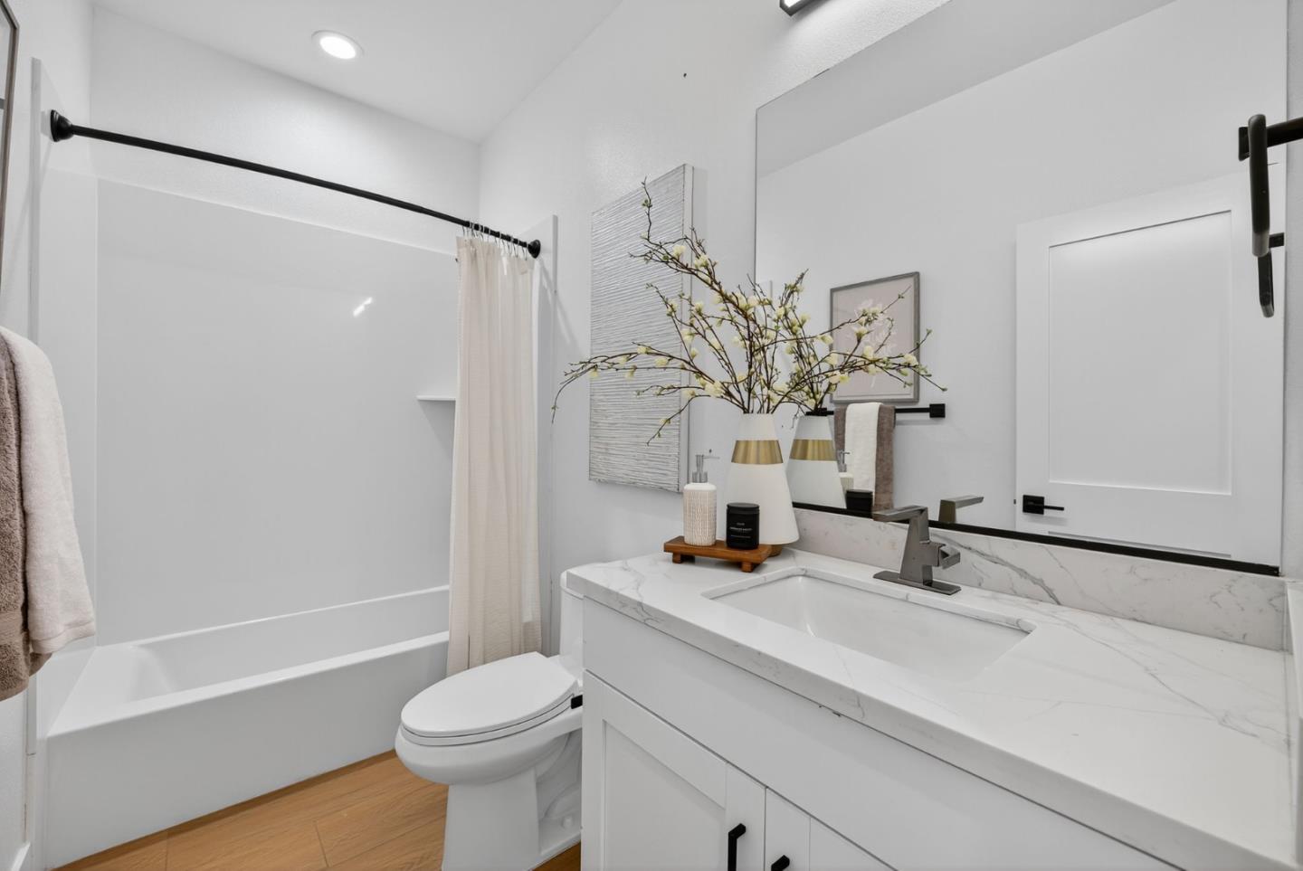 Detail Gallery Image 35 of 44 For 224 Carroll St #4,  Sunnyvale,  CA 94086 - 3 Beds | 2/1 Baths