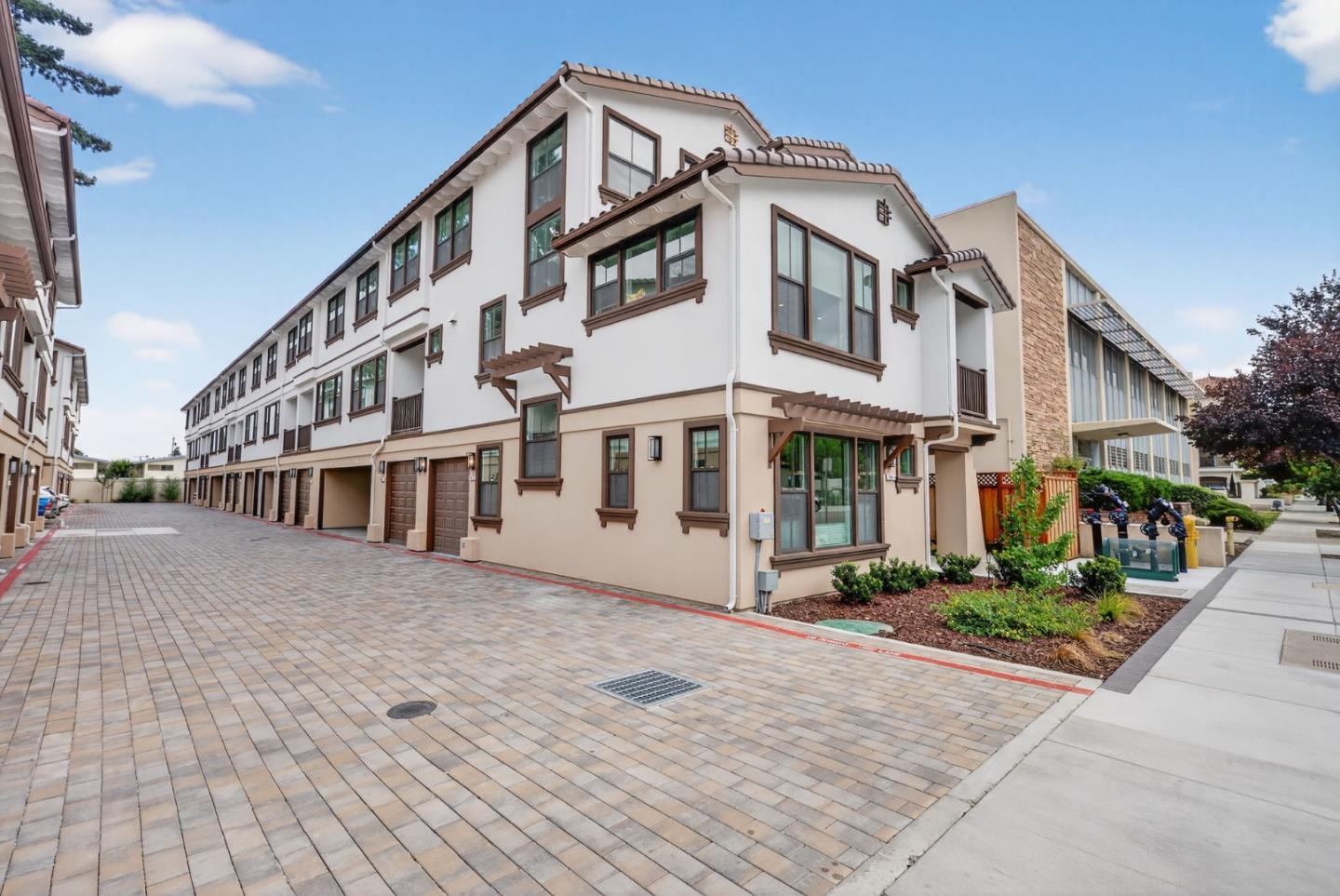 Detail Gallery Image 4 of 44 For 224 Carroll St #4,  Sunnyvale,  CA 94086 - 3 Beds | 2/1 Baths