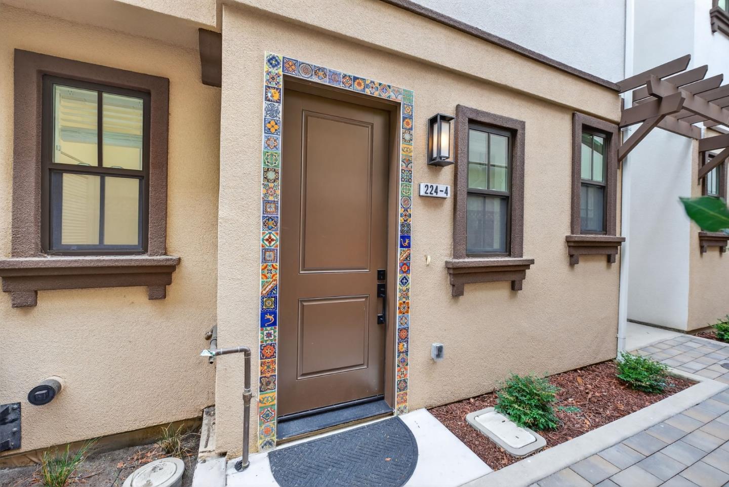 Detail Gallery Image 5 of 44 For 224 Carroll St #4,  Sunnyvale,  CA 94086 - 3 Beds | 2/1 Baths