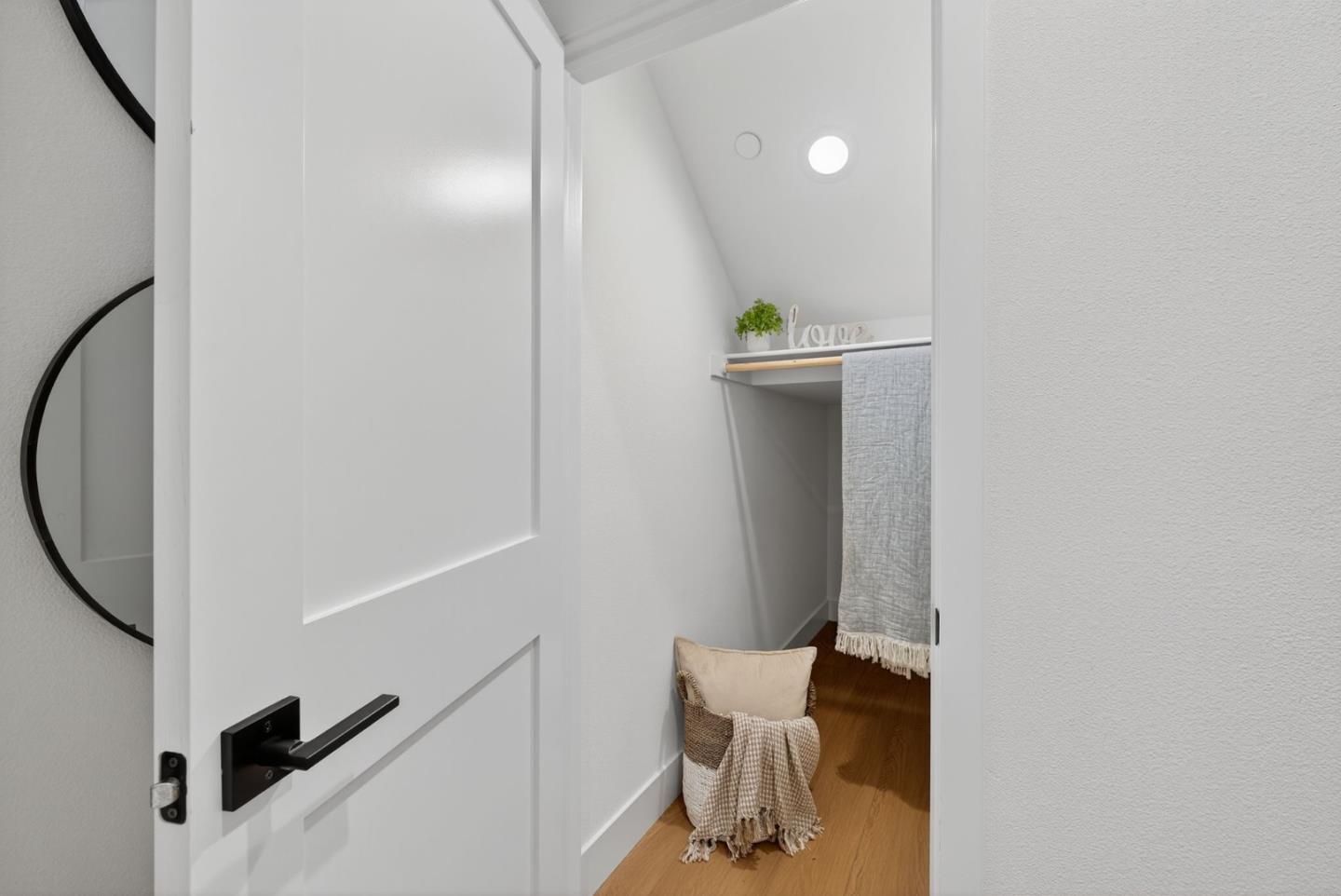 Detail Gallery Image 8 of 44 For 224 Carroll St #4,  Sunnyvale,  CA 94086 - 3 Beds | 2/1 Baths