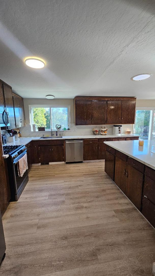 Detail Gallery Image 3 of 6 For 421 Donald Dr, Hollister,  CA 95023 - 4 Beds | 2 Baths