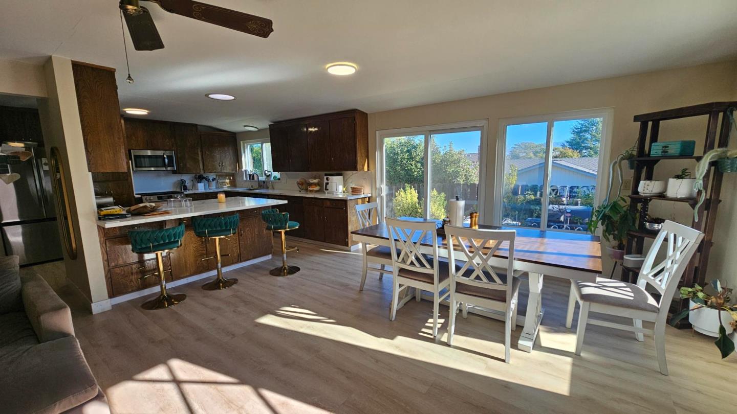 Detail Gallery Image 4 of 6 For 421 Donald Dr, Hollister,  CA 95023 - 4 Beds | 2 Baths