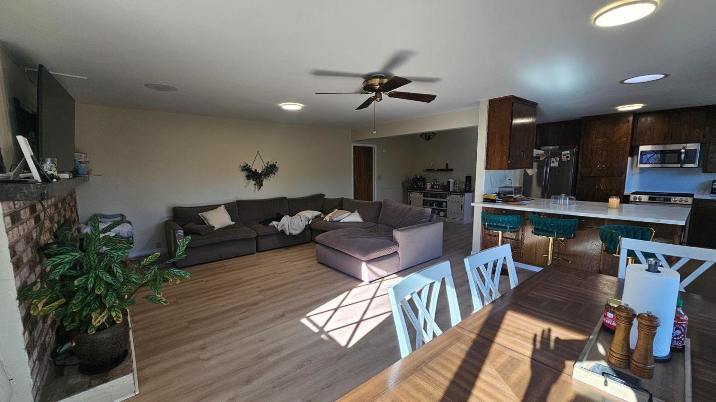 Detail Gallery Image 5 of 6 For 421 Donald Dr, Hollister,  CA 95023 - 4 Beds | 2 Baths