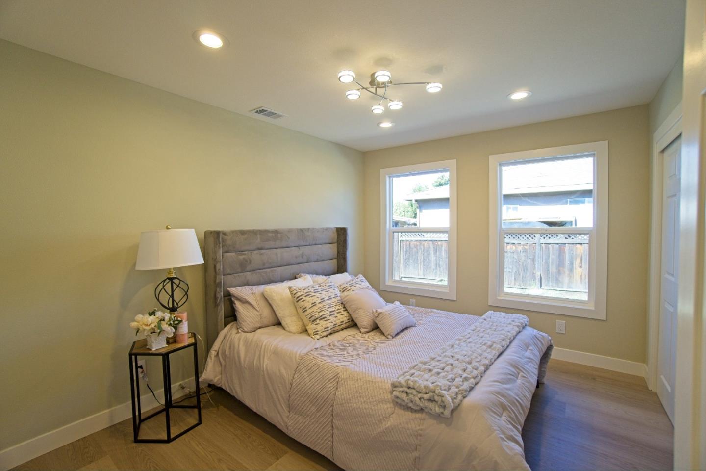 Detail Gallery Image 14 of 32 For 207 N Claremont Ave, San Jose,  CA 95127 - 3 Beds | 2 Baths