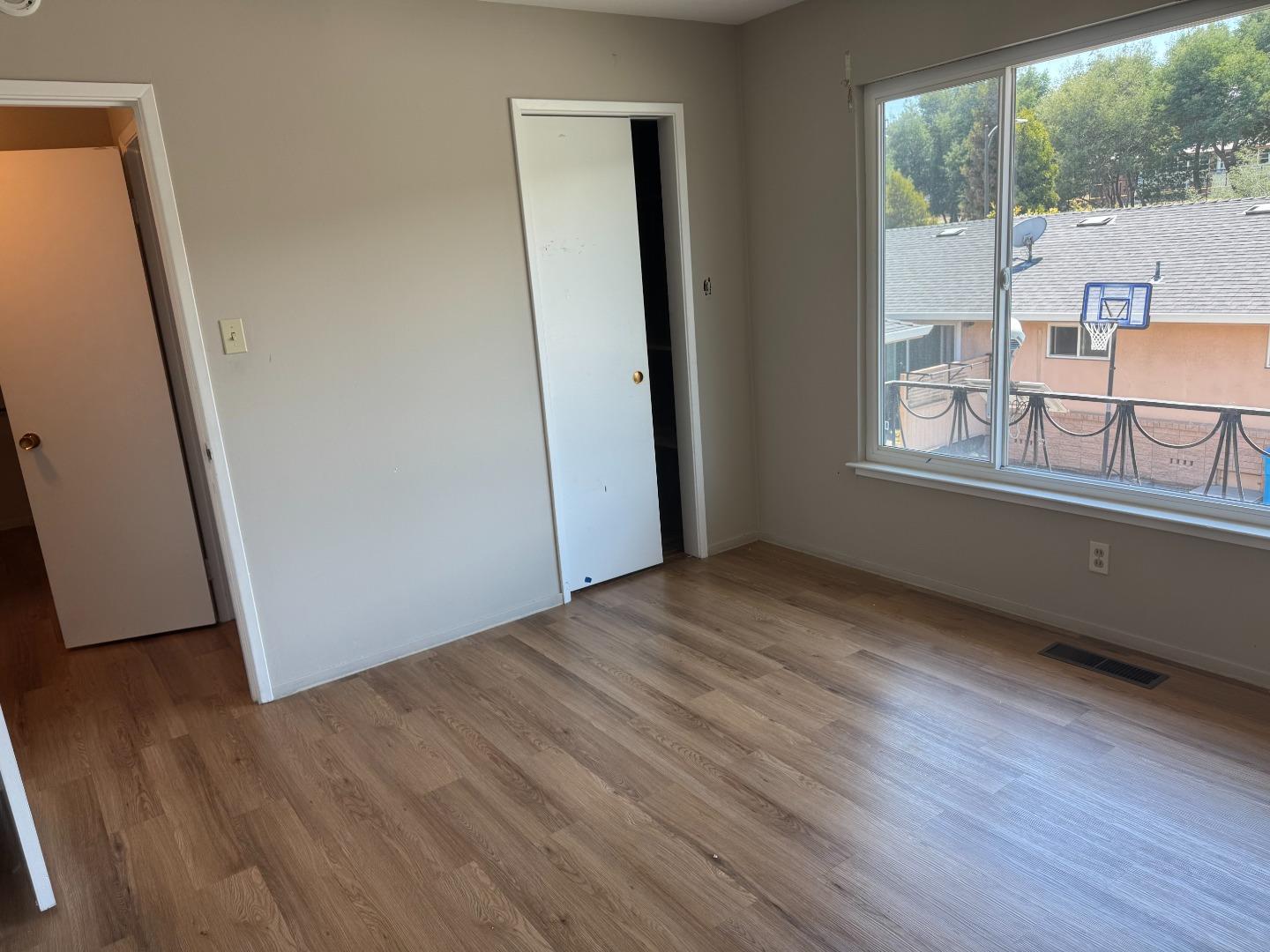 Detail Gallery Image 9 of 11 For 1768 Quesada Way, Burlingame,  CA 94010 - 2 Beds | 2/1 Baths