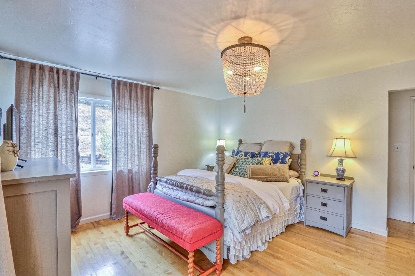 Detail Gallery Image 13 of 27 For 180 San Benancio Rd, Salinas,  CA 93908 - 4 Beds | 3 Baths