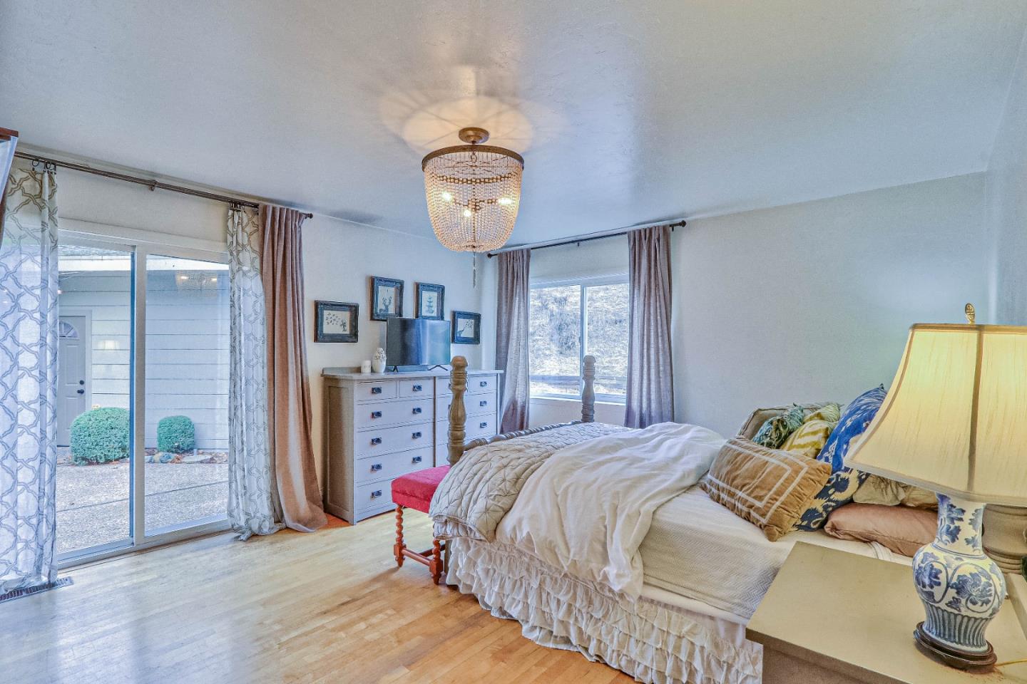 Detail Gallery Image 14 of 27 For 180 San Benancio Rd, Salinas,  CA 93908 - 4 Beds | 3 Baths