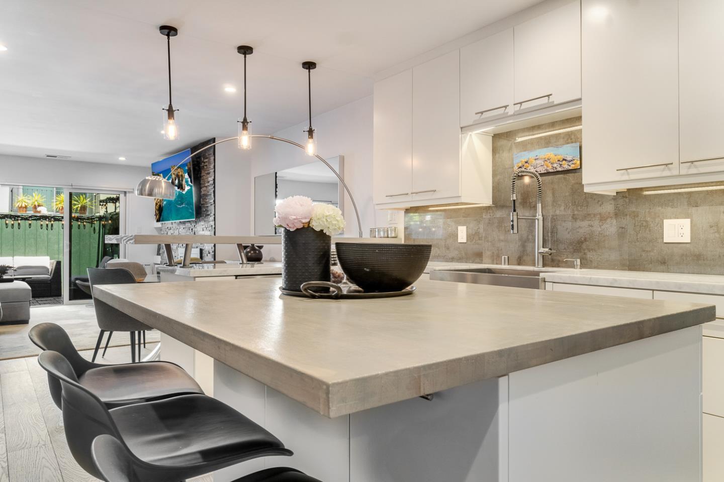 Detail Gallery Image 3 of 29 For 808 N Delaware St, San Mateo,  CA 94401 - 2 Beds | 1/1 Baths