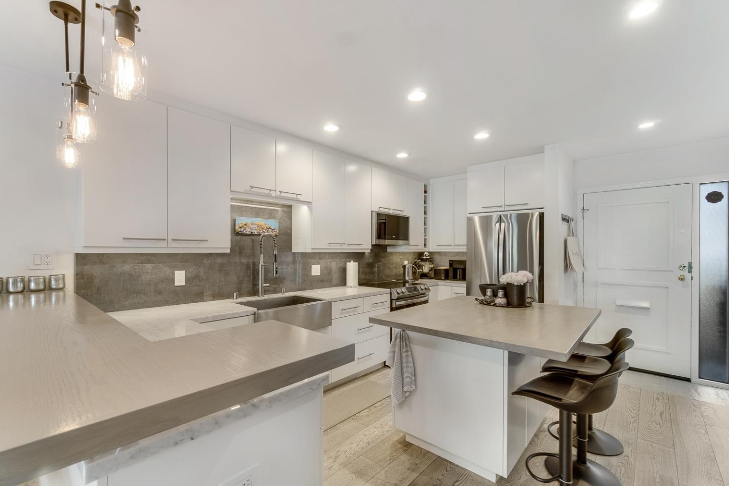 Detail Gallery Image 4 of 29 For 808 N Delaware St, San Mateo,  CA 94401 - 2 Beds | 1/1 Baths