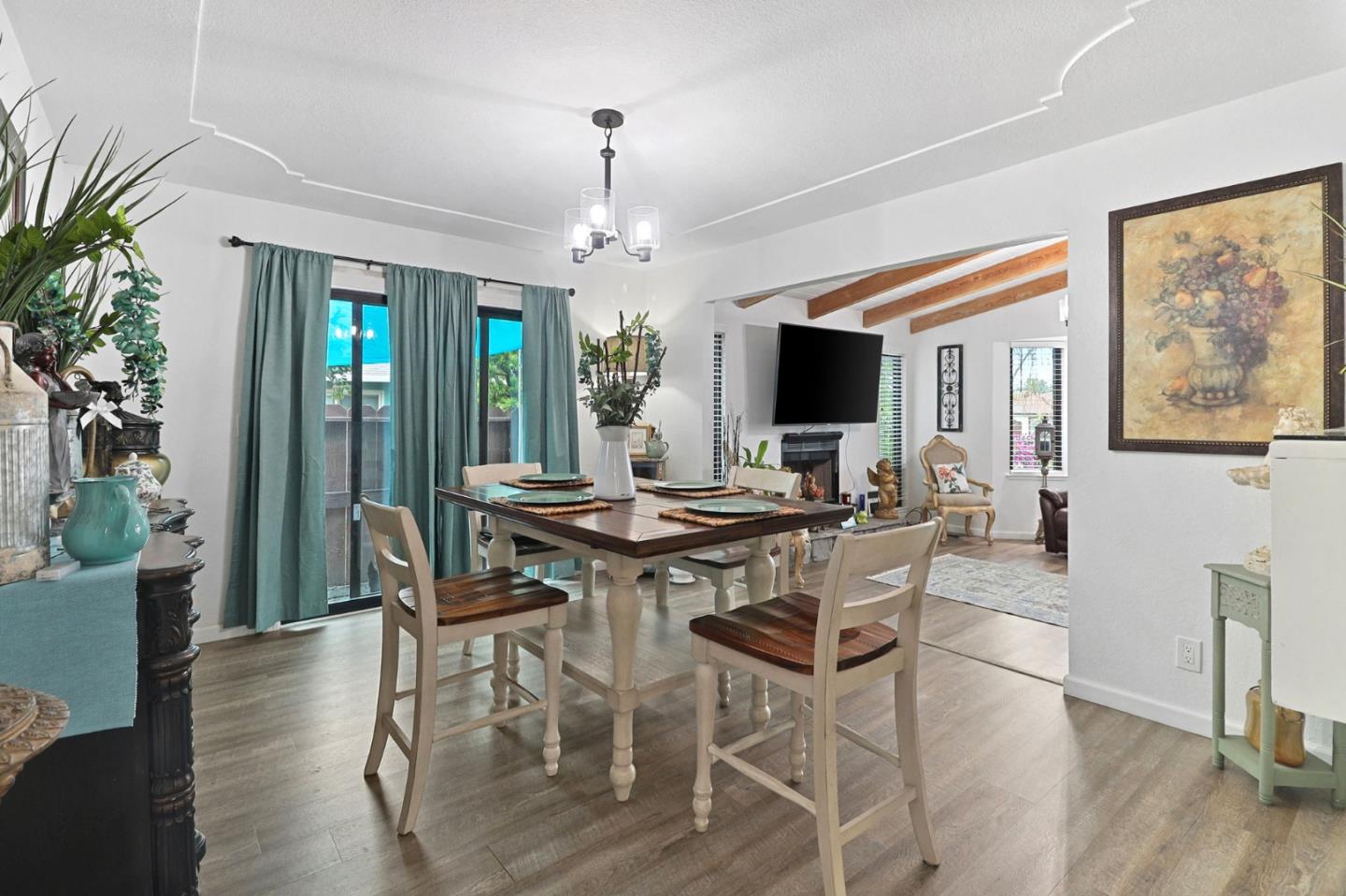 Detail Gallery Image 6 of 22 For 841 Calais Dr, Hollister,  CA 95023 - 4 Beds | 2/1 Baths