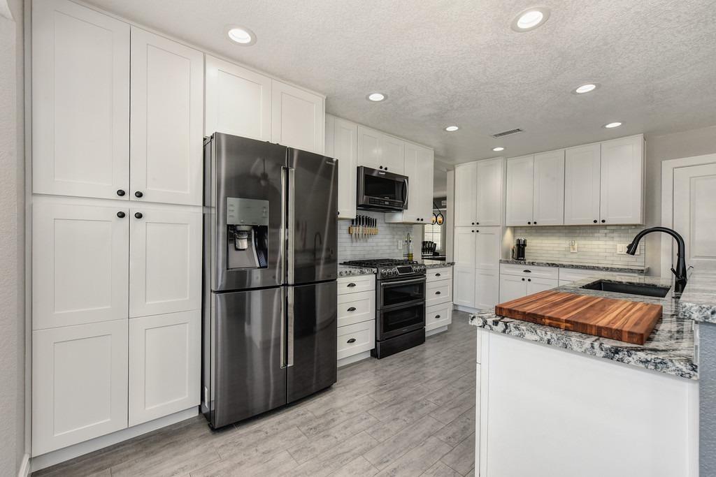 Detail Gallery Image 11 of 46 For 9391 Rolling Glen Ct, Orangevale,  CA 95662 - 4 Beds | 2 Baths