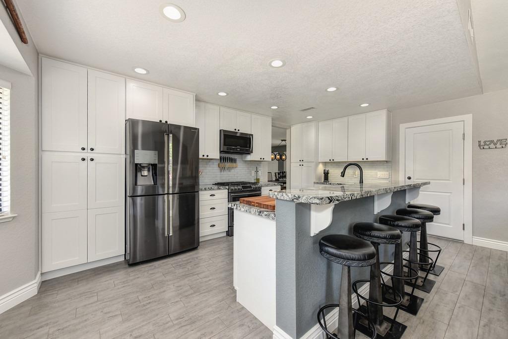 Detail Gallery Image 12 of 46 For 9391 Rolling Glen Ct, Orangevale,  CA 95662 - 4 Beds | 2 Baths