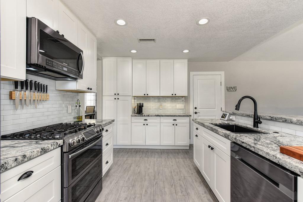 Detail Gallery Image 13 of 46 For 9391 Rolling Glen Ct, Orangevale,  CA 95662 - 4 Beds | 2 Baths