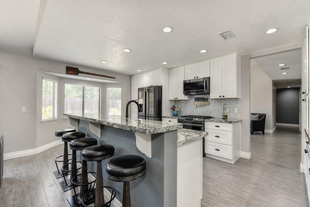 Detail Gallery Image 14 of 46 For 9391 Rolling Glen Ct, Orangevale,  CA 95662 - 4 Beds | 2 Baths