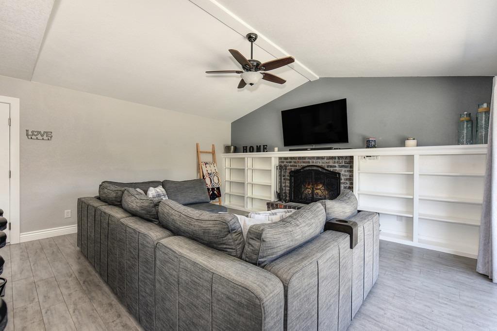 Detail Gallery Image 15 of 46 For 9391 Rolling Glen Ct, Orangevale,  CA 95662 - 4 Beds | 2 Baths