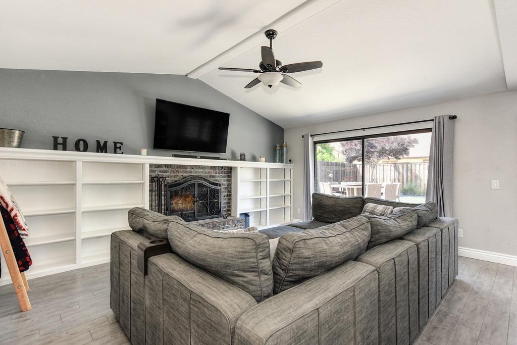 Detail Gallery Image 16 of 46 For 9391 Rolling Glen Ct, Orangevale,  CA 95662 - 4 Beds | 2 Baths