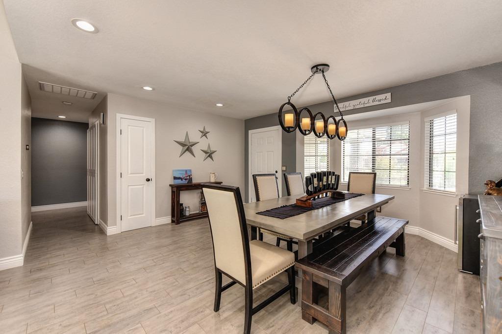 Detail Gallery Image 31 of 46 For 9391 Rolling Glen Ct, Orangevale,  CA 95662 - 4 Beds | 2 Baths