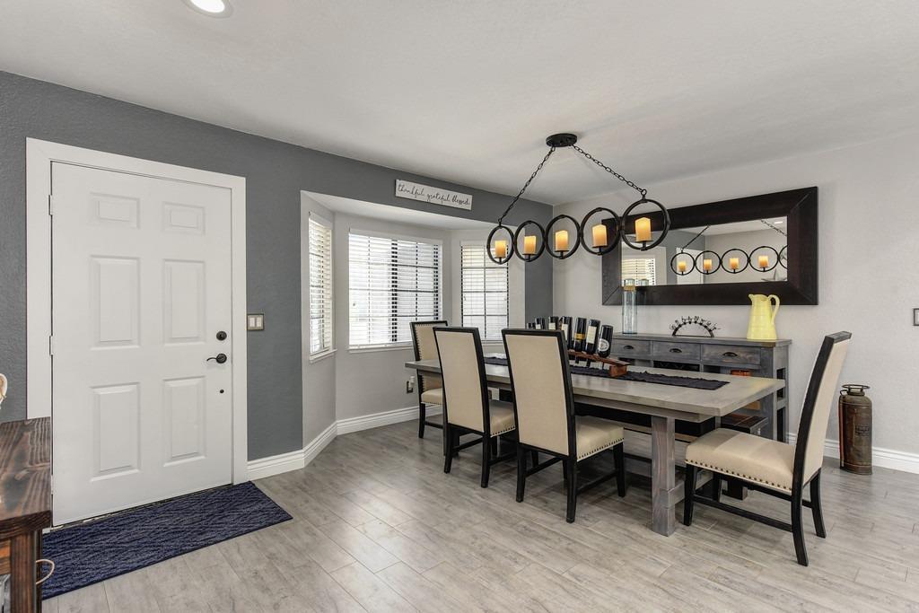 Detail Gallery Image 5 of 46 For 9391 Rolling Glen Ct, Orangevale,  CA 95662 - 4 Beds | 2 Baths