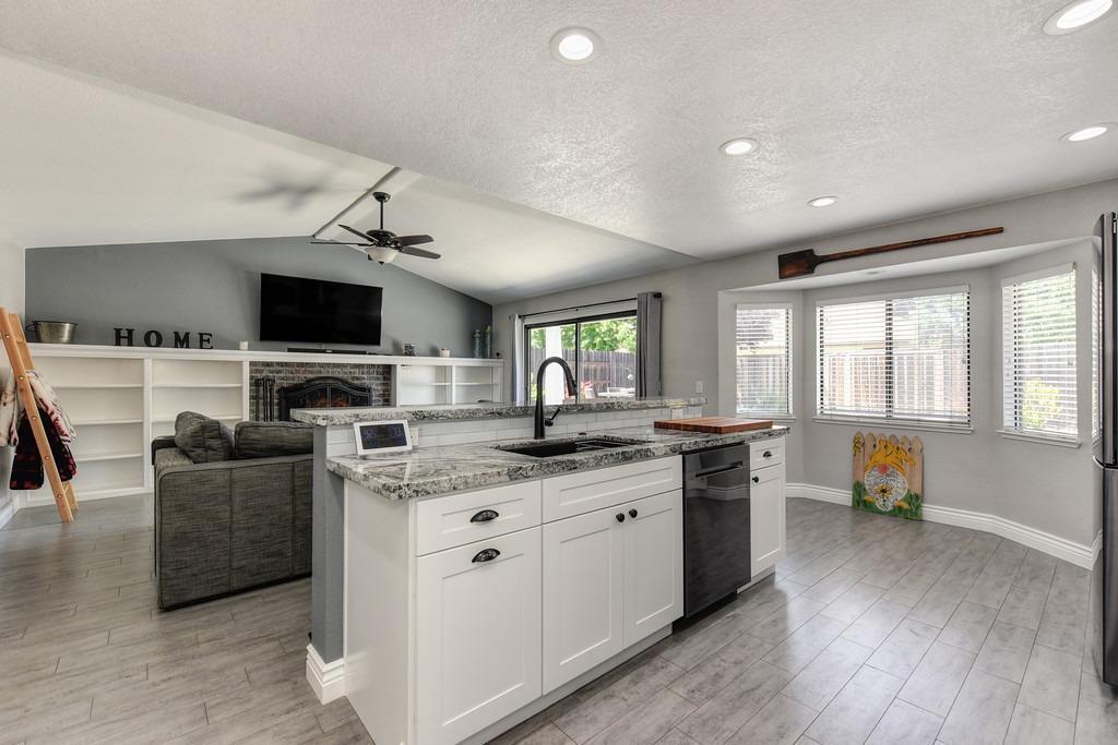 Detail Gallery Image 7 of 46 For 9391 Rolling Glen Ct, Orangevale,  CA 95662 - 4 Beds | 2 Baths