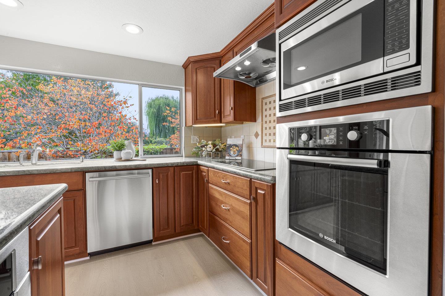 Detail Gallery Image 11 of 42 For 667 Sandy Hook Ct, Foster City,  CA 94404 - 4 Beds | 3 Baths