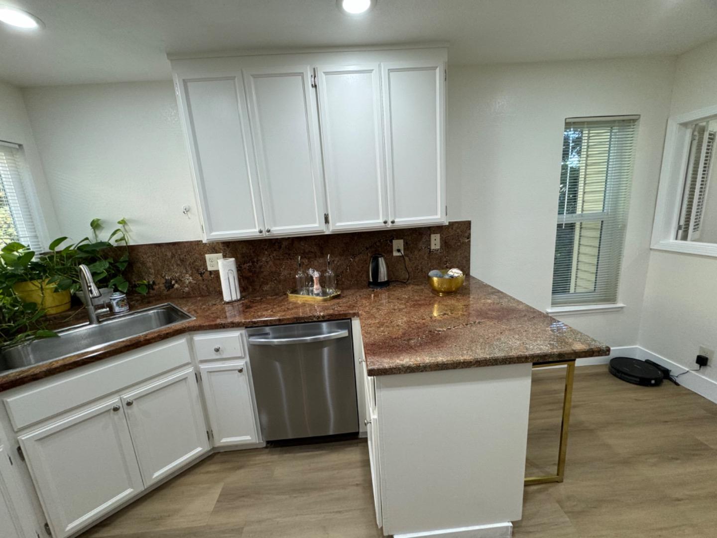 Detail Gallery Image 10 of 34 For 963 La Mesa Ter #H,  Sunnyvale,  CA 94086 - 3 Beds | 3 Baths