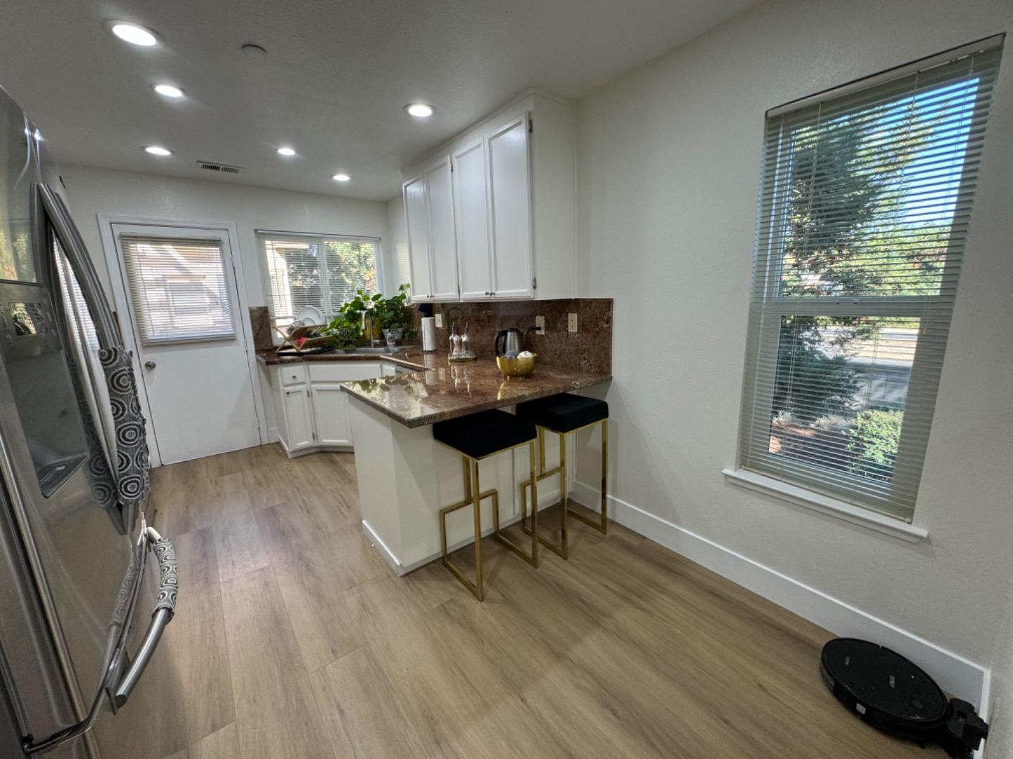 Detail Gallery Image 11 of 34 For 963 La Mesa Ter #H,  Sunnyvale,  CA 94086 - 3 Beds | 3 Baths