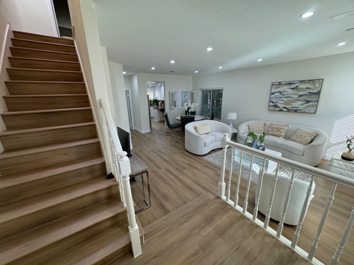 Detail Gallery Image 12 of 34 For 963 La Mesa Ter #H,  Sunnyvale,  CA 94086 - 3 Beds | 3 Baths