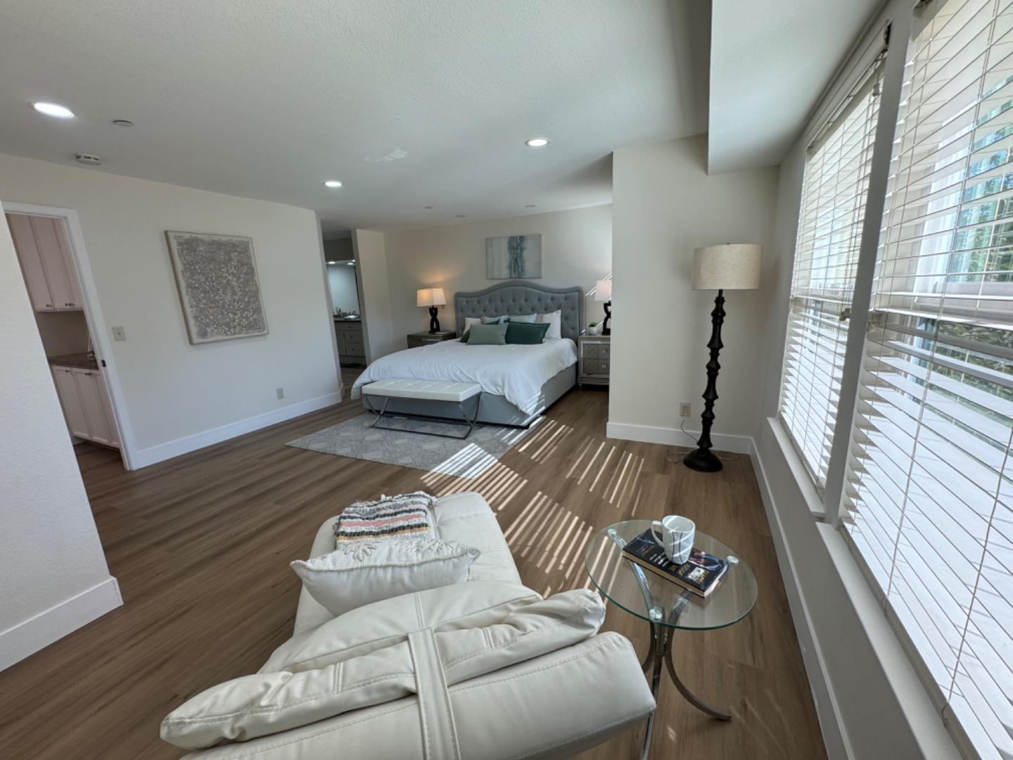 Detail Gallery Image 14 of 34 For 963 La Mesa Ter #H,  Sunnyvale,  CA 94086 - 3 Beds | 3 Baths