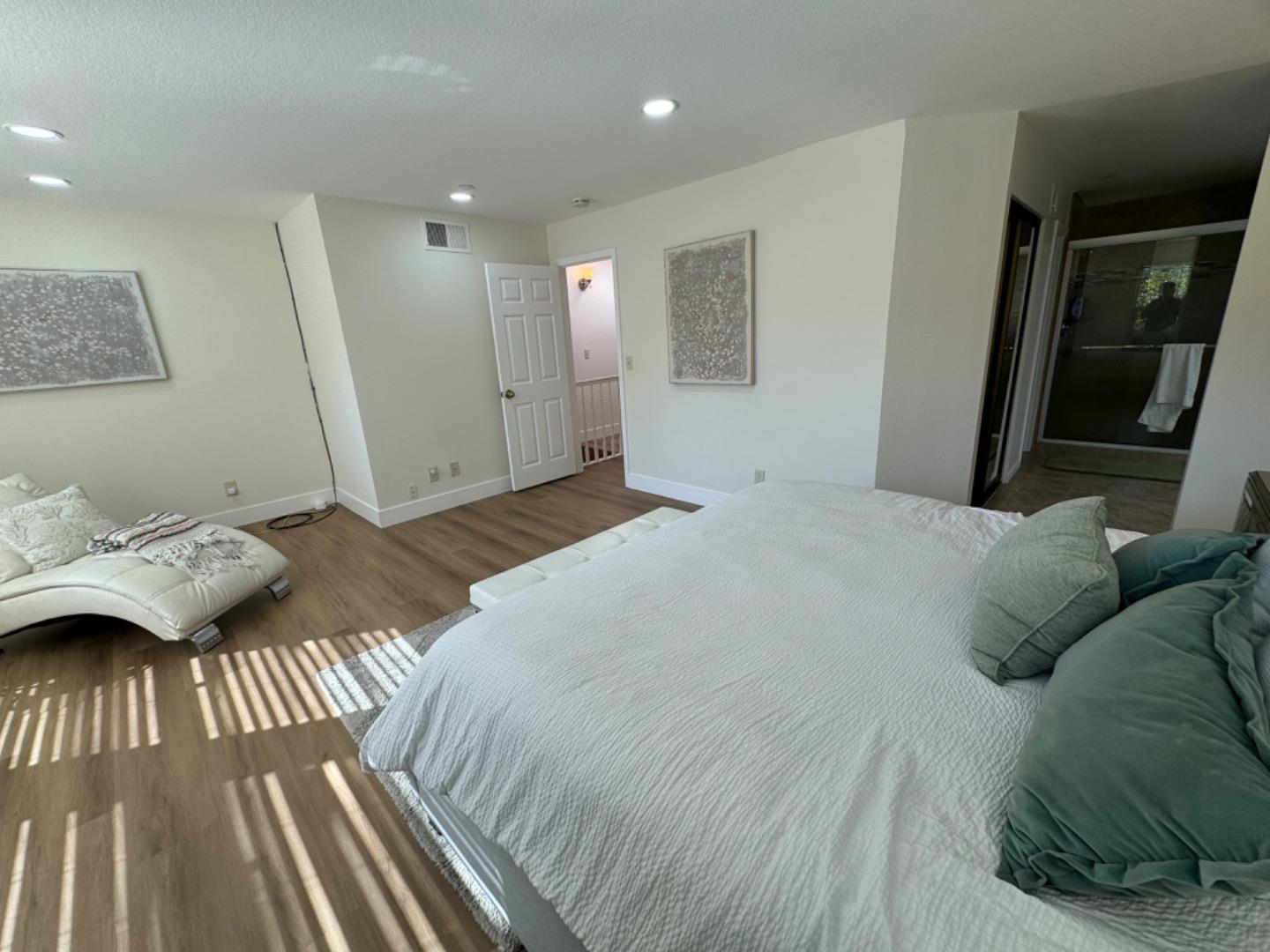 Detail Gallery Image 15 of 34 For 963 La Mesa Ter #H,  Sunnyvale,  CA 94086 - 3 Beds | 3 Baths