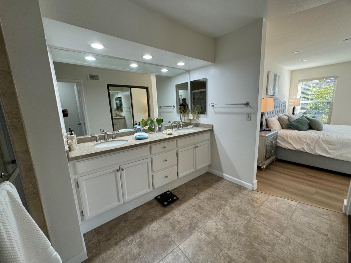 Detail Gallery Image 17 of 34 For 963 La Mesa Ter #H,  Sunnyvale,  CA 94086 - 3 Beds | 3 Baths