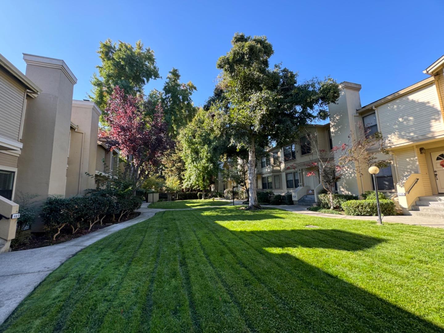 Detail Gallery Image 2 of 34 For 963 La Mesa Ter #H,  Sunnyvale,  CA 94086 - 3 Beds | 3 Baths