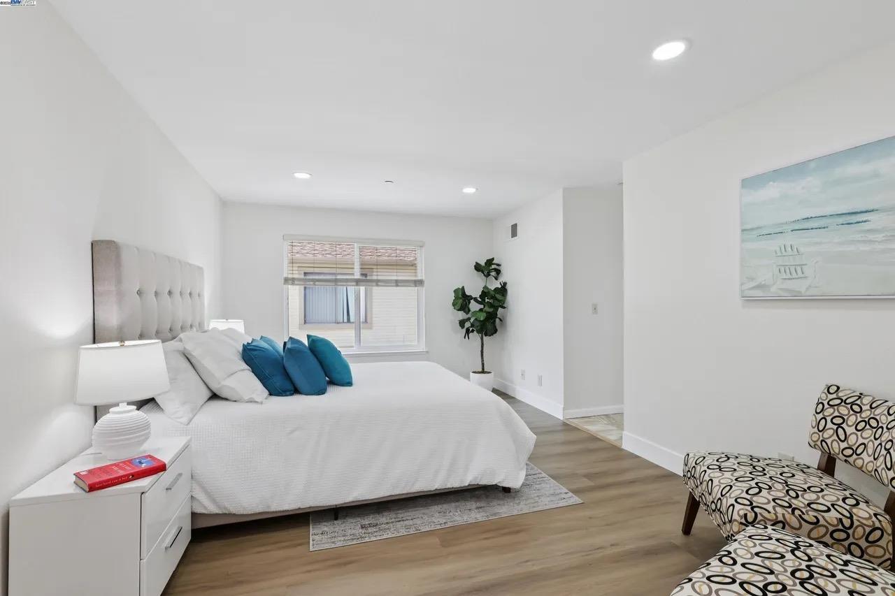 Detail Gallery Image 20 of 34 For 963 La Mesa Ter #H,  Sunnyvale,  CA 94086 - 3 Beds | 3 Baths