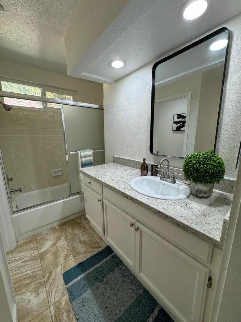 Detail Gallery Image 21 of 34 For 963 La Mesa Ter #H,  Sunnyvale,  CA 94086 - 3 Beds | 3 Baths