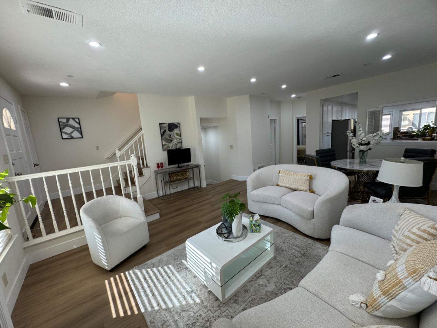 Detail Gallery Image 6 of 34 For 963 La Mesa Ter #H,  Sunnyvale,  CA 94086 - 3 Beds | 3 Baths