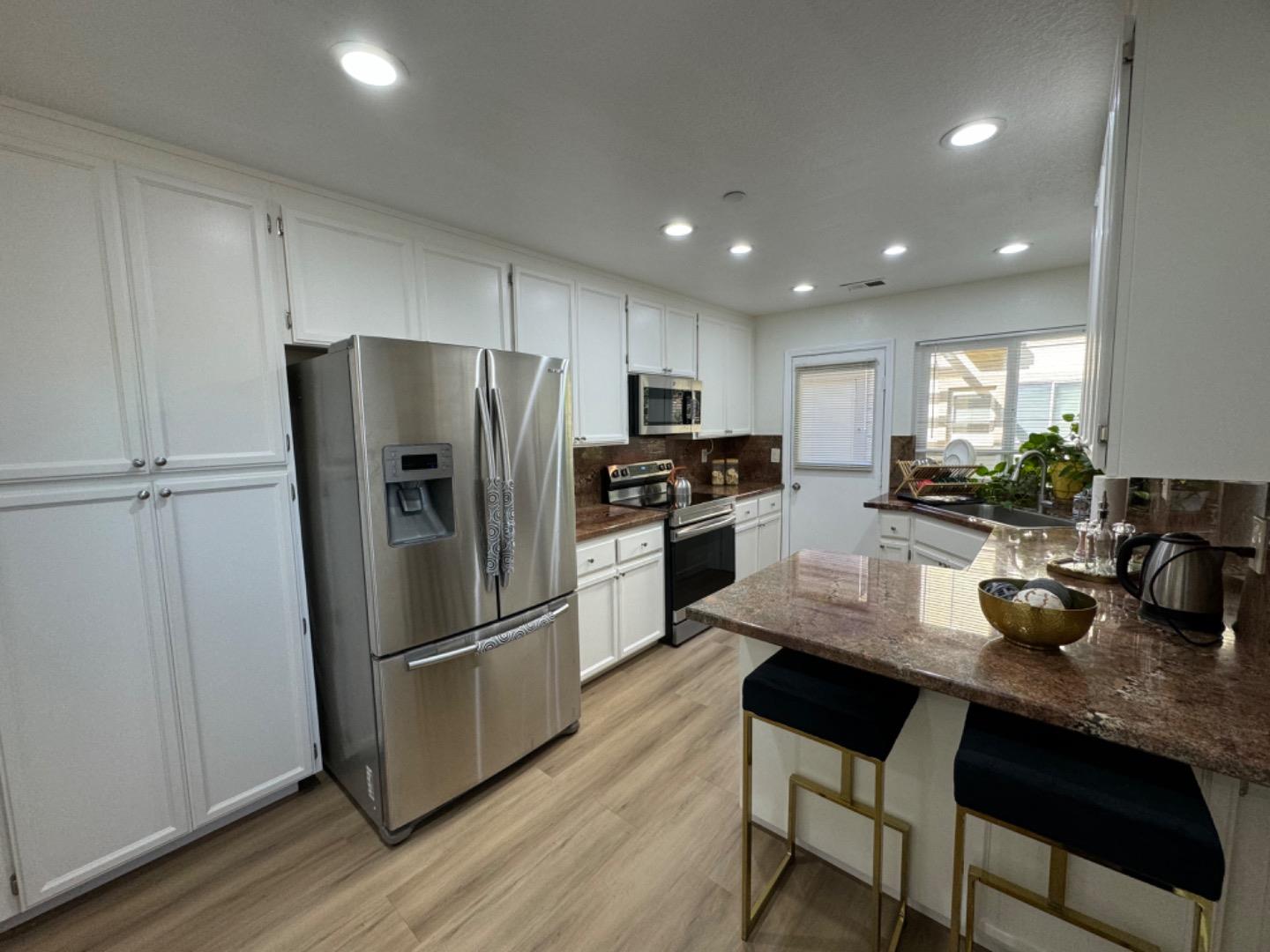 Detail Gallery Image 7 of 34 For 963 La Mesa Ter #H,  Sunnyvale,  CA 94086 - 3 Beds | 3 Baths