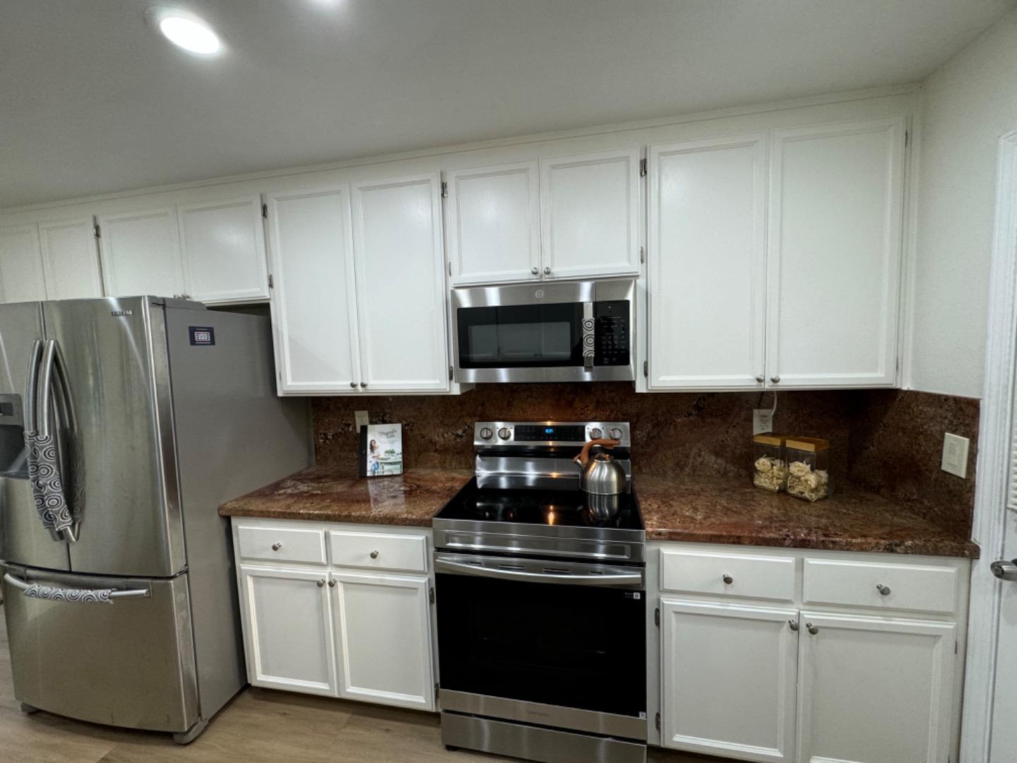 Detail Gallery Image 8 of 34 For 963 La Mesa Ter #H,  Sunnyvale,  CA 94086 - 3 Beds | 3 Baths